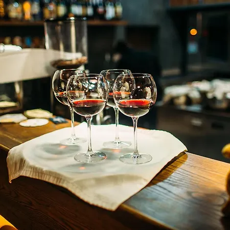 Prince מלון חוסט